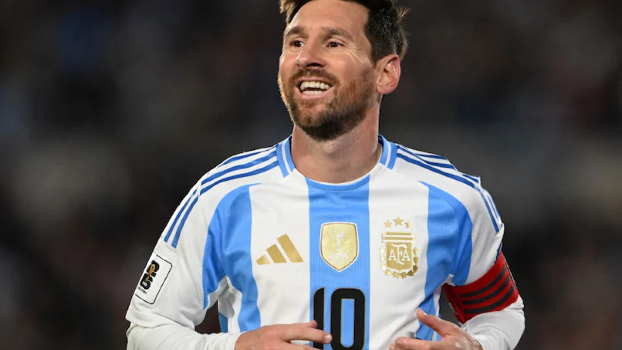 Lionel Messi Reaches Kolkata, Fans Line Up Early Ahead of Grand Welcome Ceremony