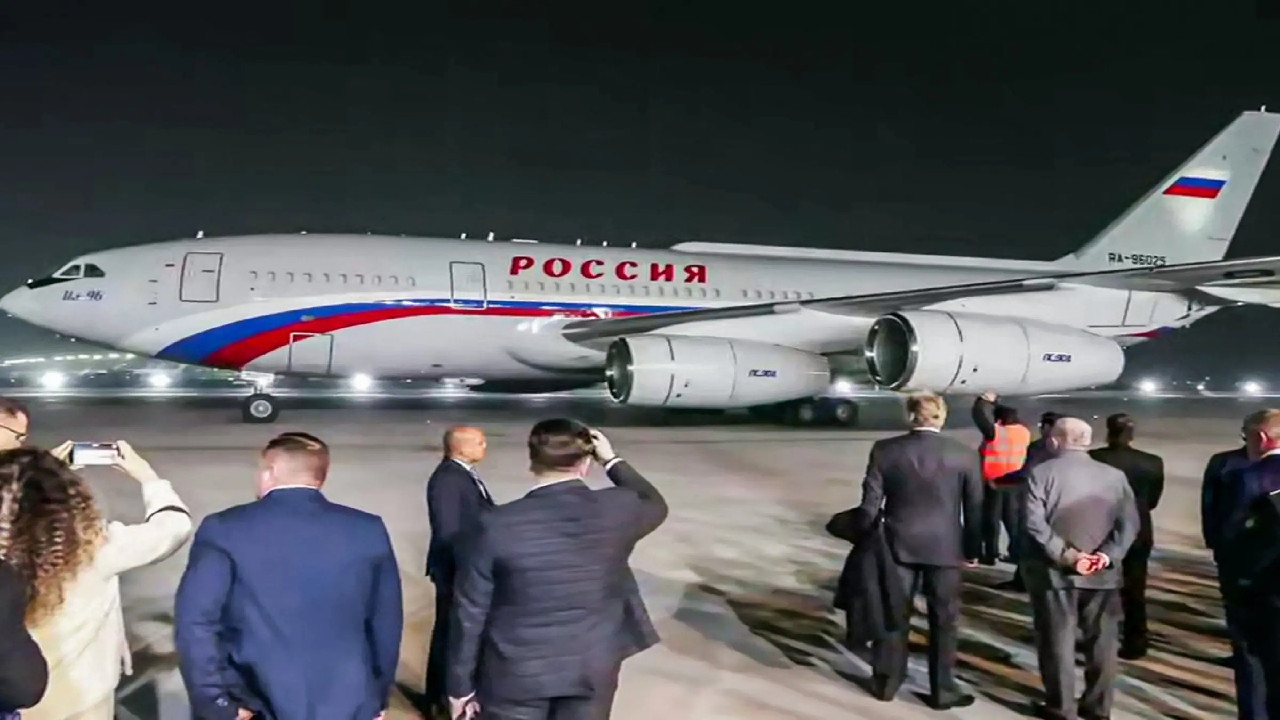 Putin’s Flight Becomes World’s Most Tracked as Russian President Arrives in Delhi for Summit with PM Modi