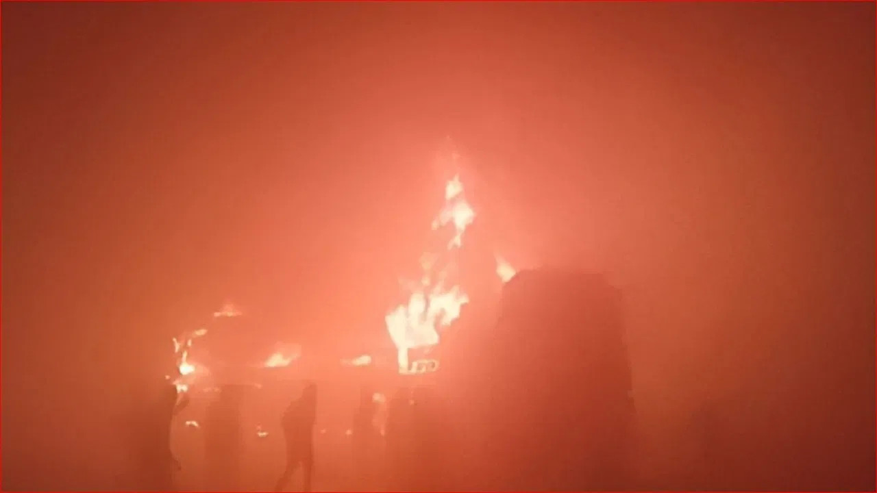 Major Accident on Delhi–Agra Expressway, 5 Buses Burn, 4 Lose Lives