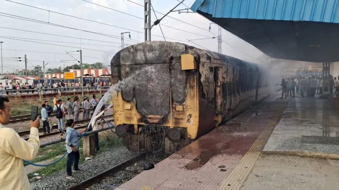 Fire Breaks Out in Sasaram-Patna Fast Passenger Coach, Bogie Detached from Train