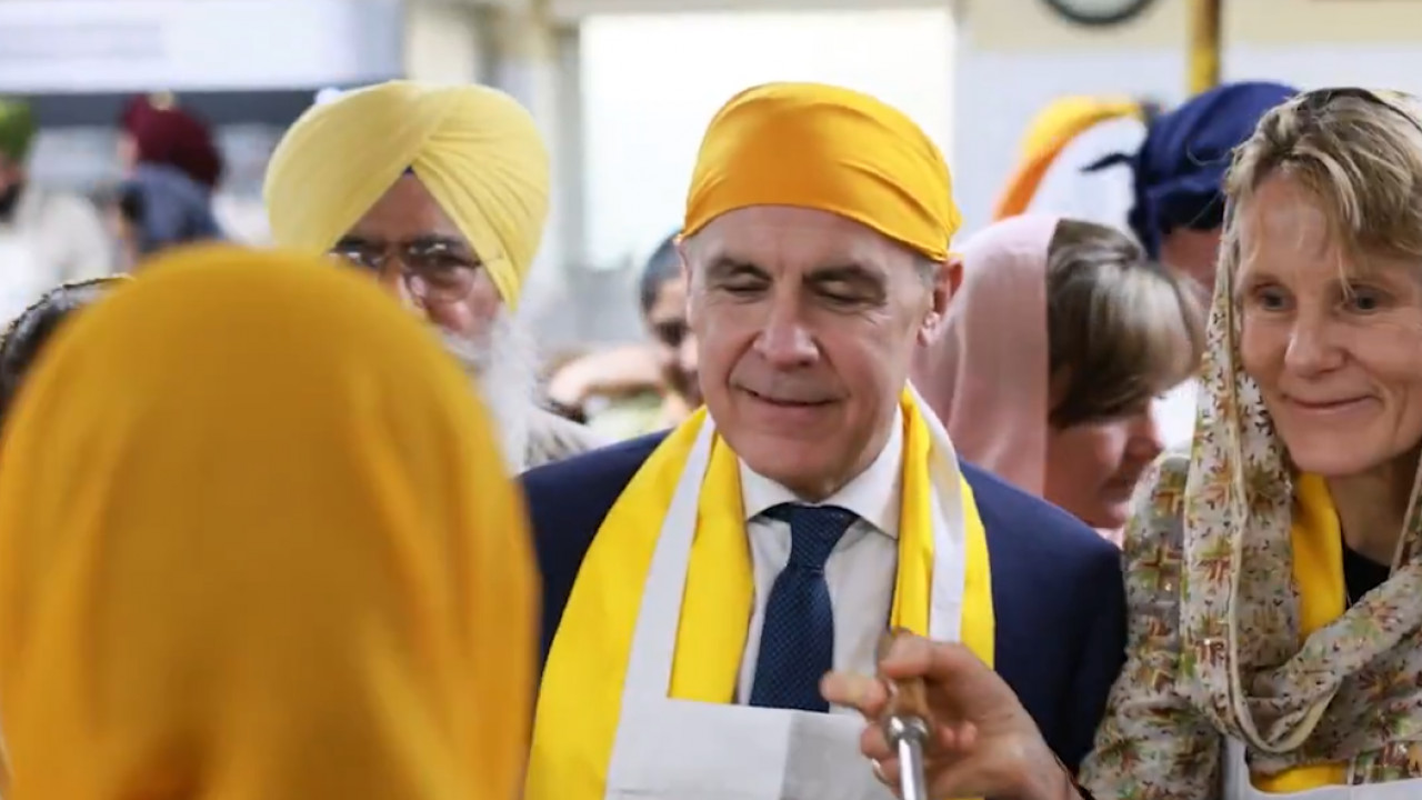 Video: Canada PM Mark Carney Visits Gurudwara in Ottawa, Extends Baisakhi Greetings to Sikh Community