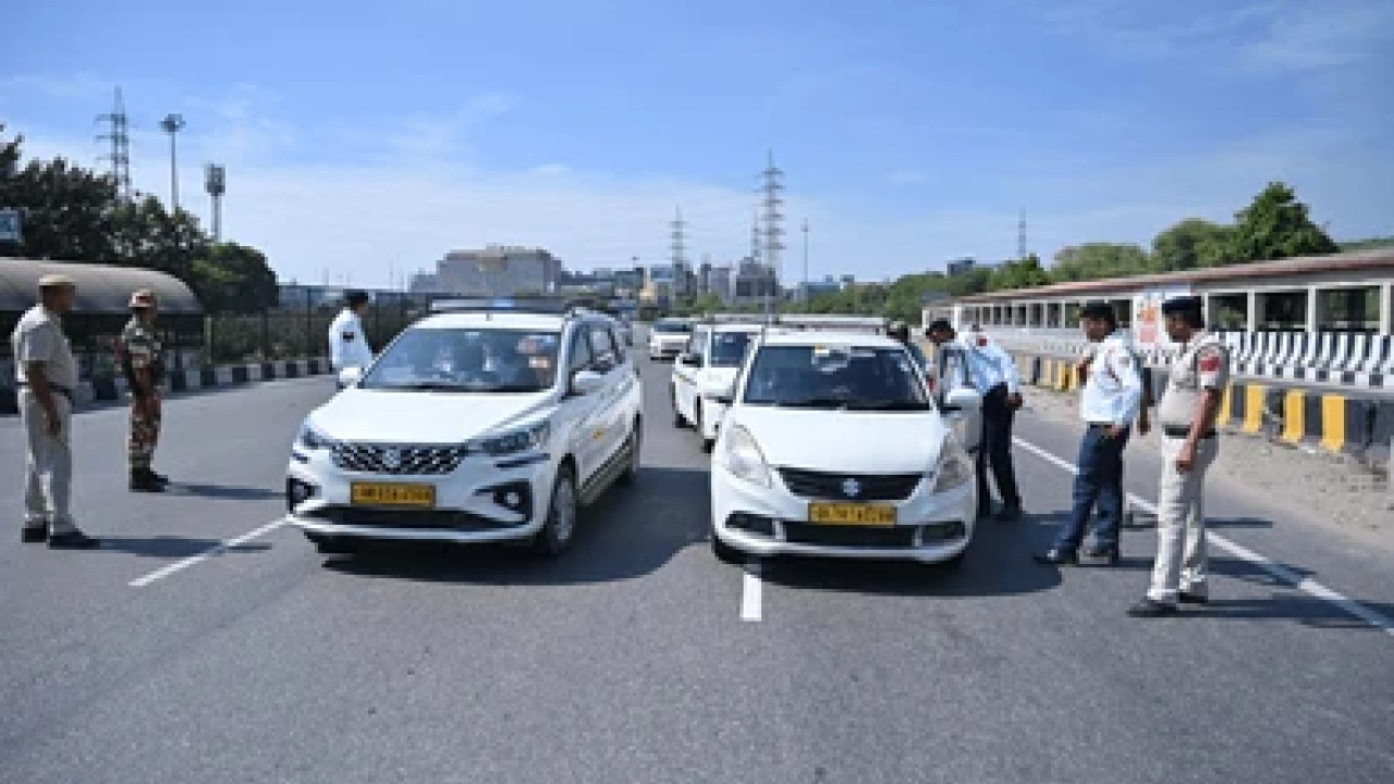 Chaos on Delhi Roads as Vehicle Curbs Begin, Air Quality Remains Severe