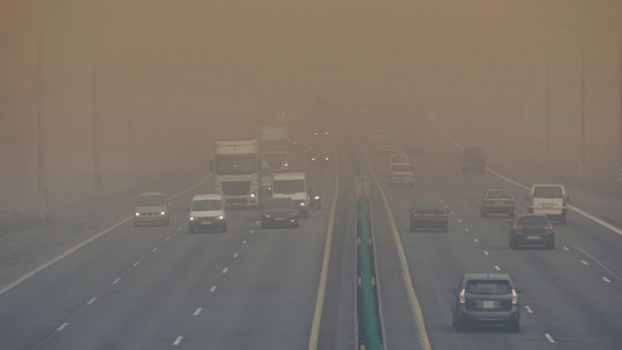 Zero Visibility, Slowed Traffic: Fog and Pollution Disrupt Delhi Morning