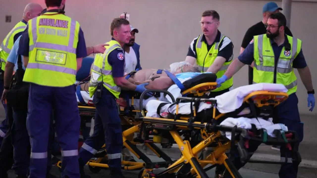 Two Gunmen in Custody After Bondi Beach Attack, Investigation Ongoing