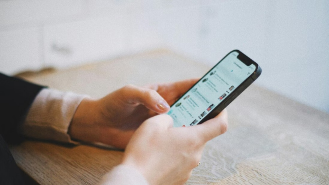 IIT Student Gets Amazon Job, Father’s One-Word Reply Breaks the Internet