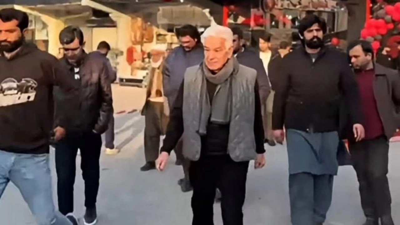 Pakistan Defence Minister Khawaja Asif Opens Fake Pizza Hut Outlet in Sialkot