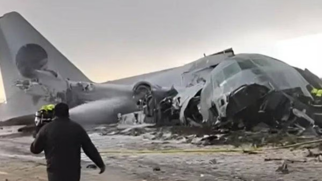 Cargo Plane Carrying Currency Crashes in Bolivia, 15 Dead as Crowd Rushes to Grab Scattered Cash