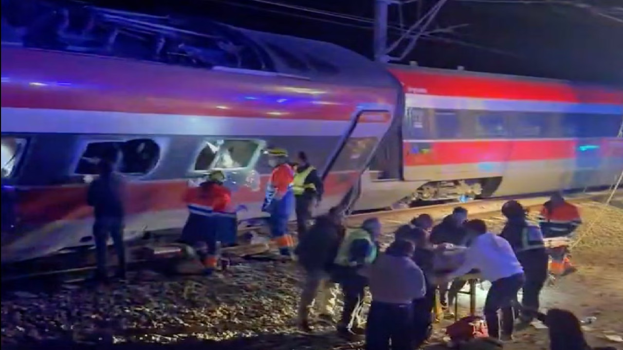 Two High-Speed Trains Collide Head-On in Spain, 10 Dead, Several Injured