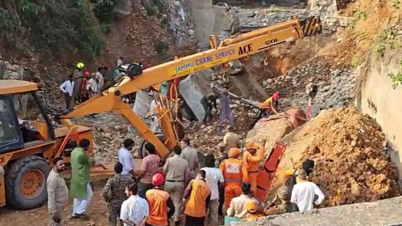 Jammu: Under-Construction Bridge partially Collapses in Bantalab; Several Feared Trapped 