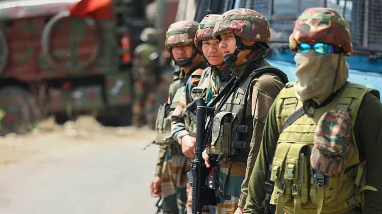 Jammu and Kashmir: Encounter rages in Kathua, 3 Lashkar terrorists surrounded 