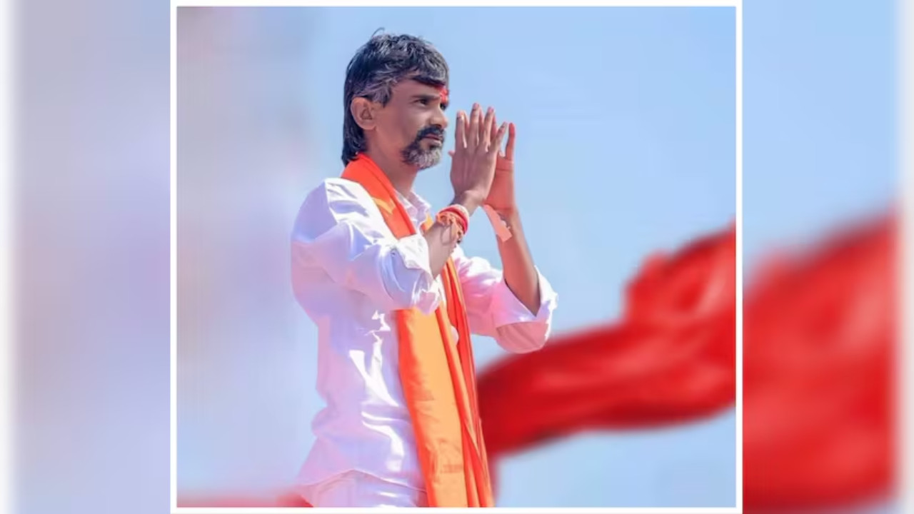 Jarange accused Chief Minister Devendra Fadnavis of misleading the Maratha community. 