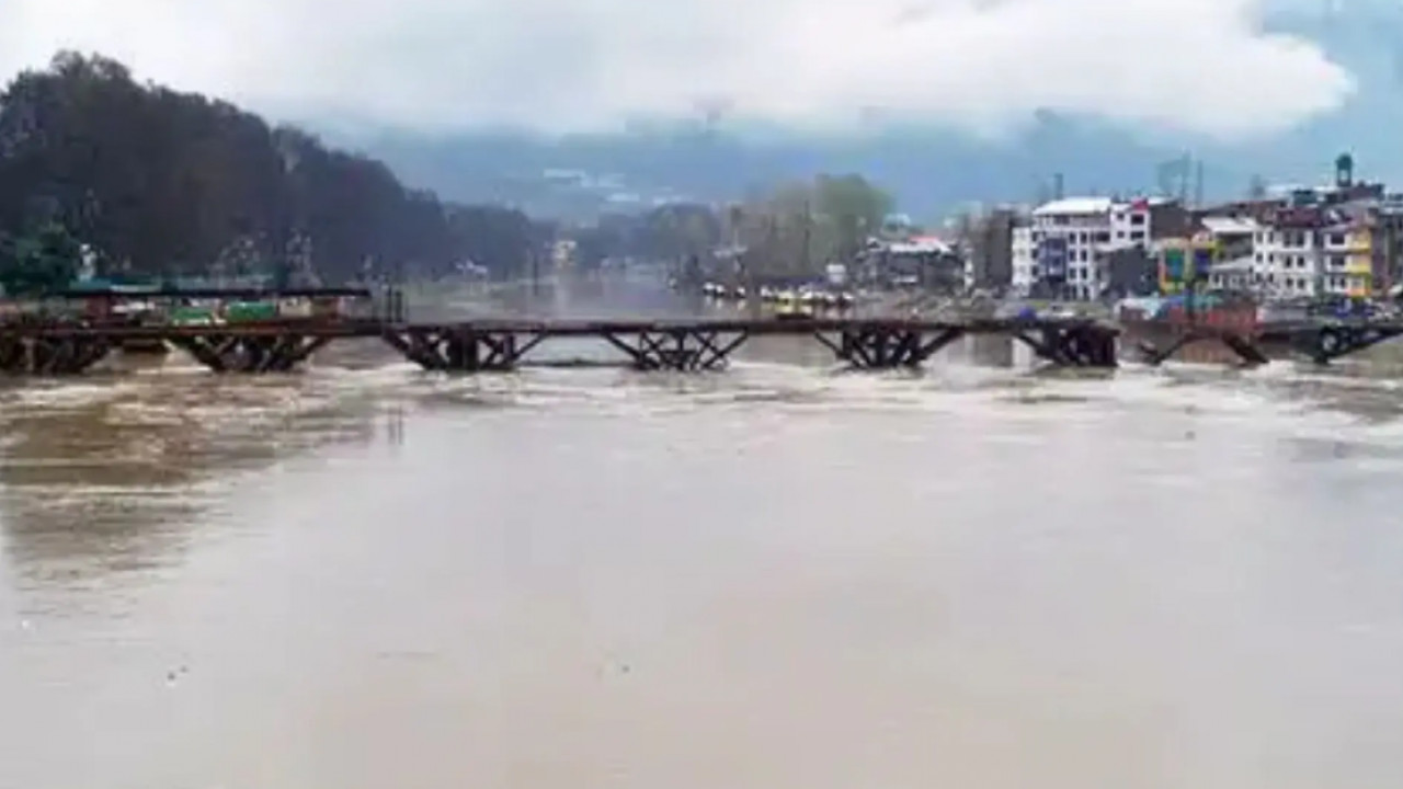 Jhelum River Crosses Flood Mark in Srinagar, Possibility of Flood Alert in Jammu and Kashmir