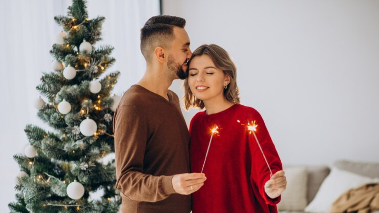 kissing under mistletoe