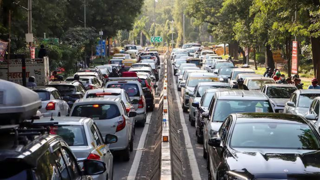 Maharashtra: Owning old cars becomes burden as govt spikes Green Tax