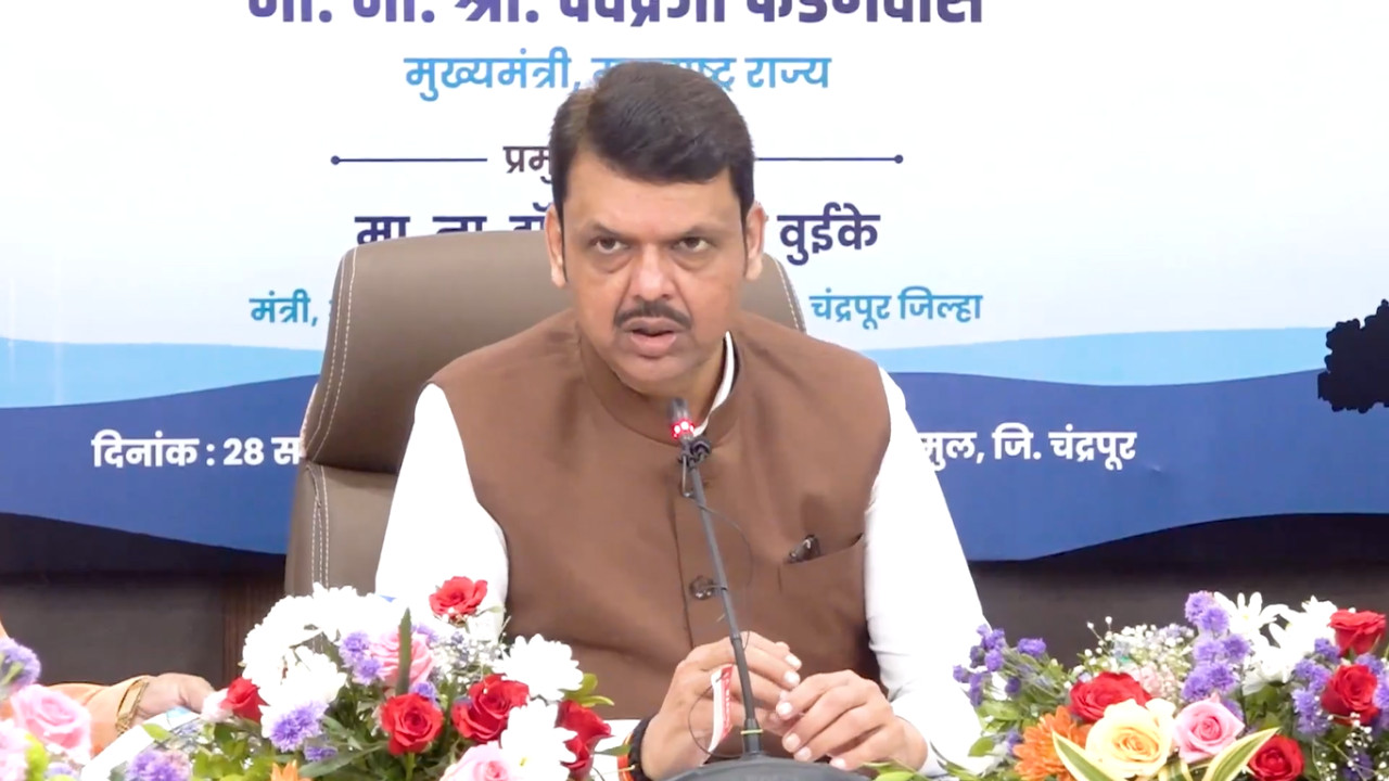 Maharashtra CM Fadnavis Reviews Flood Situation in Solapur and Beed, Orders Strengthened Relief