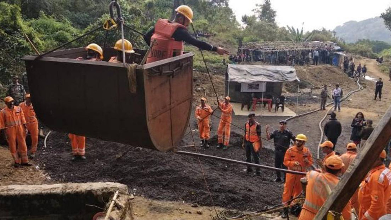 Meghalaya: Around dozen labourers killed,  several feared trapped.following blast in illegal coal mi