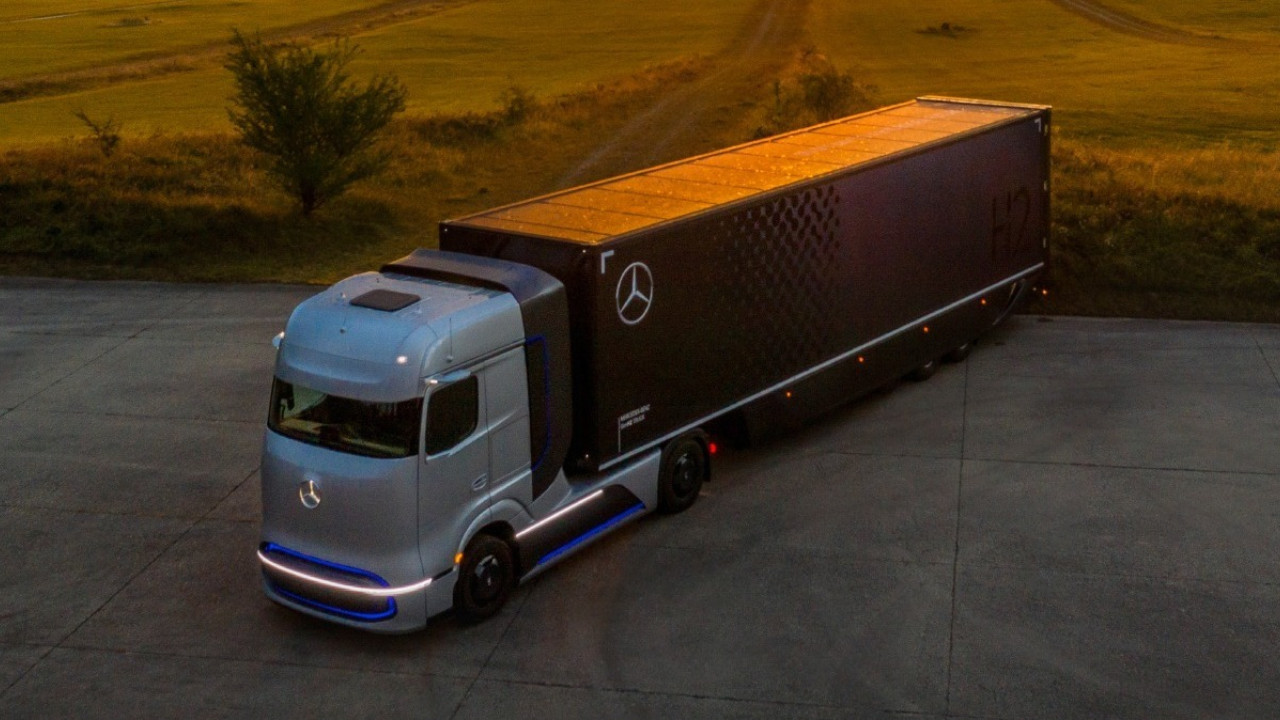 Mercedes NextGenH2 Hydrogen Truck 