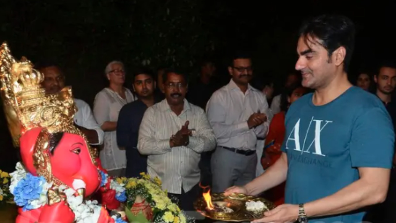 Namaz and Ganesh Aarti Together – Arbaaz Khan’s Viral Video Stuns Fans