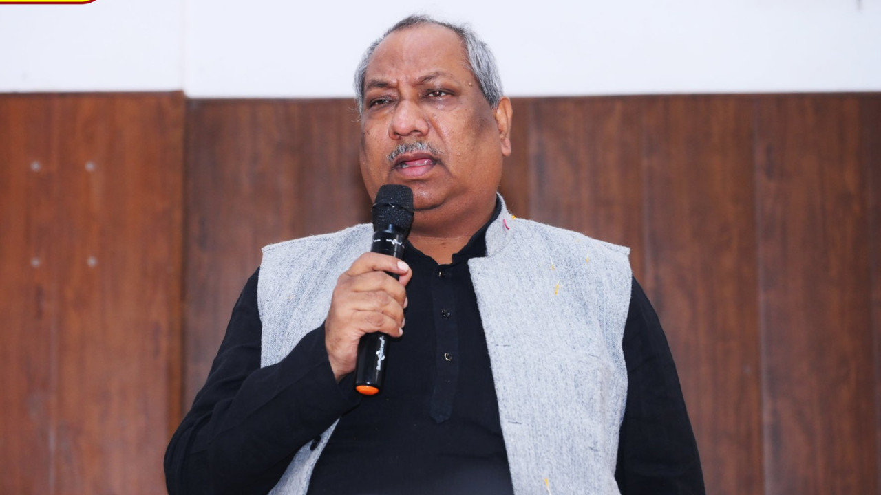 Narrow escape for Uttar Pradesh minister Sanjay Nishad after car meets with accident