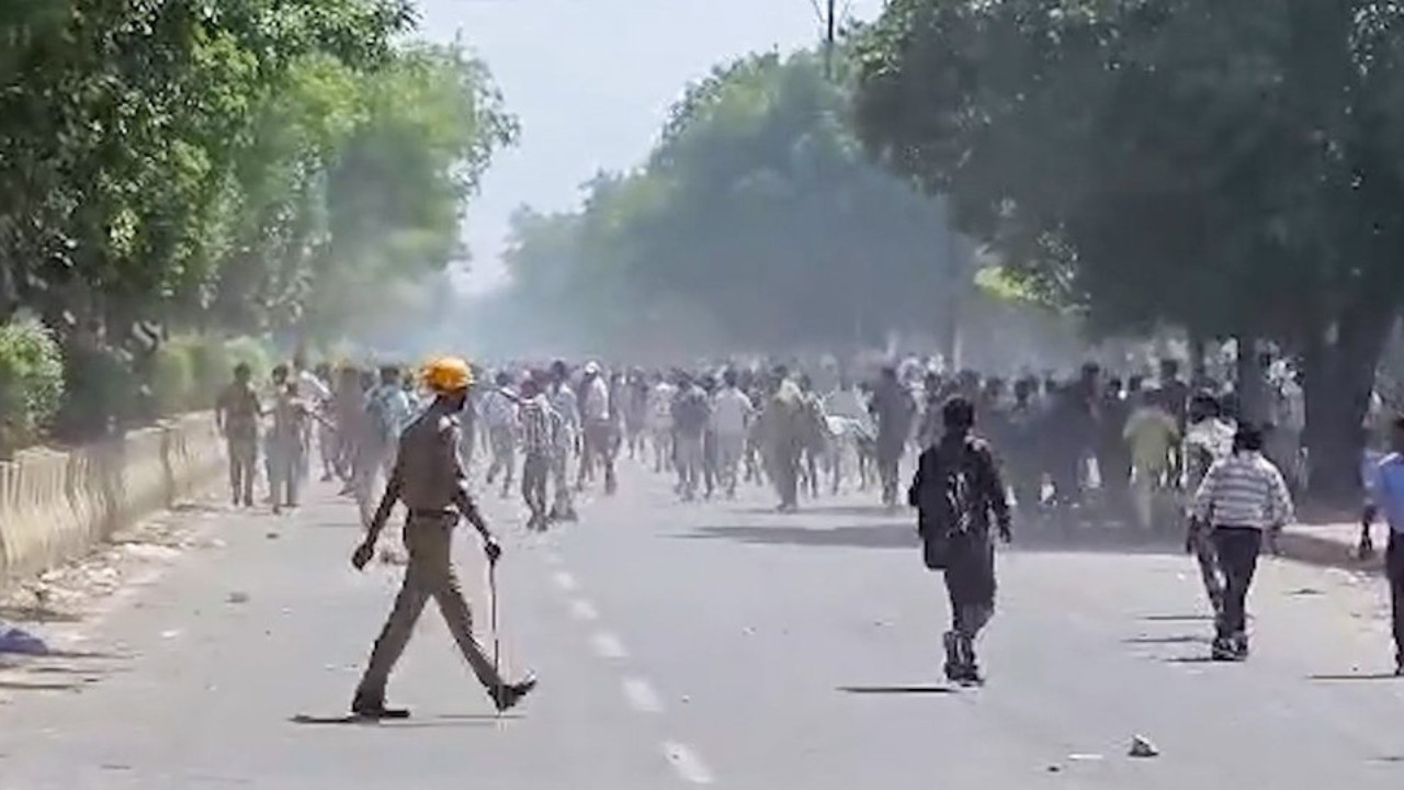 Noida Protest: Uttar Pradesh Police make BIG claim; take action against social media accounts