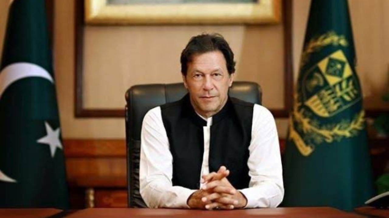 Pakistan: Imran Khan Undergoes Eye Surgery for Third Time; Doctors Provide BIG Update
