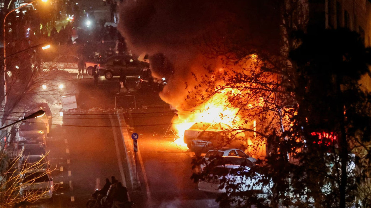 Pakistan in panic as Middle East War blocks sea routes, causes fuel shortage