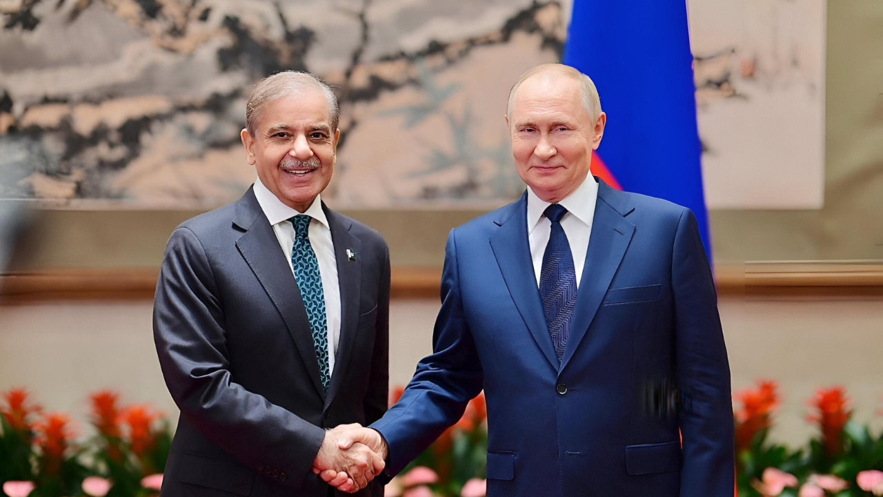 Pakistan woos India's 'friend' Russia, tempts Vladimir Putin with Arabian Sea trade route