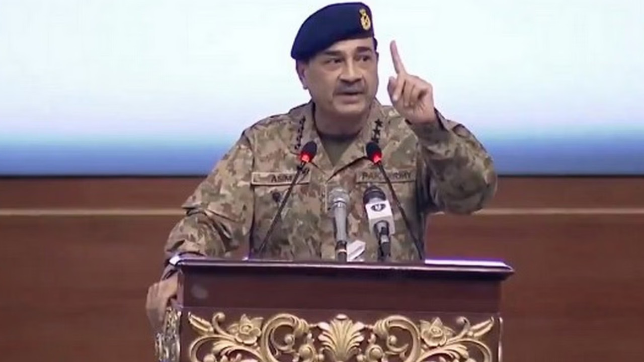 Is Pakistan Entering a Constitutional Coup? Sharif Govt Backs Lifetime Role for Asim Munir