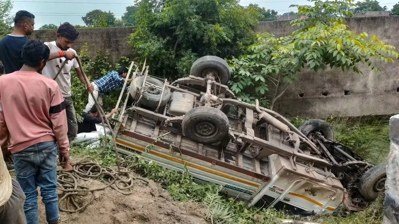 Pickup Plunges into Gorge in Himachal’s Kangra, Leaving 4 Pilgrims Dead and 25 Injured