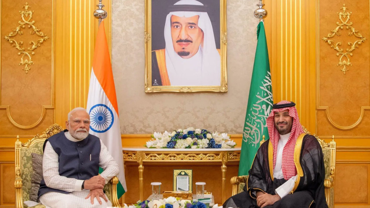 PM Modi rings up King of Bahrain, Crown Prince of Saudi Arabia; discusses safety of Indians