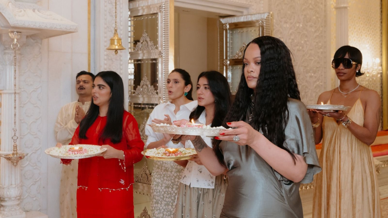 Rihanna Performs Aarti at Antilia, dances with Mukesh Ambani's family alongside Bollywood stars
