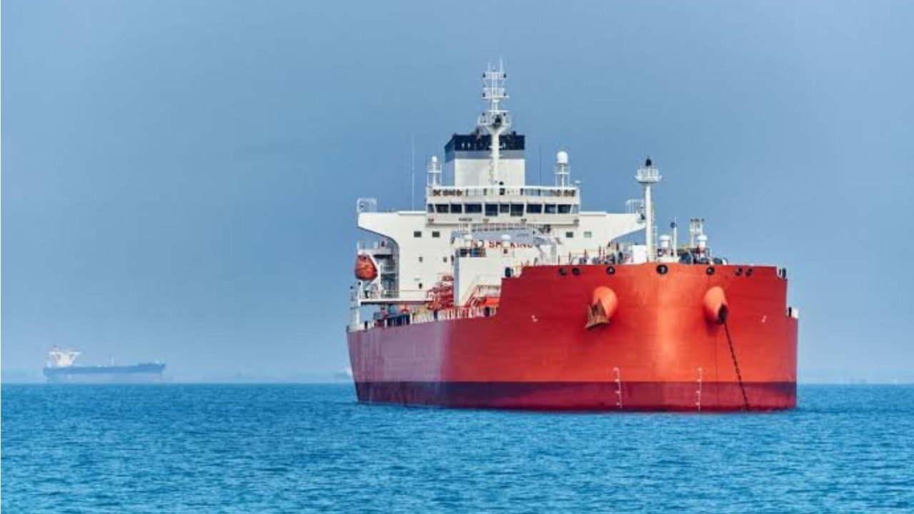 Russian Oil Tanker Bound for China Takes U-Turn Mid-Route; Arrives in India