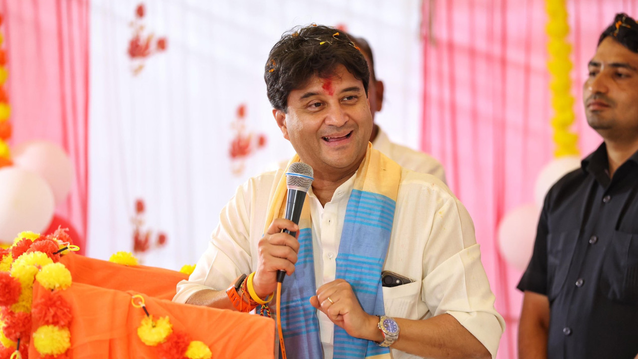 Scindia’s Sweet Reply Goes Viral: ‘I Love You Too’ at Ashoknagar Rally