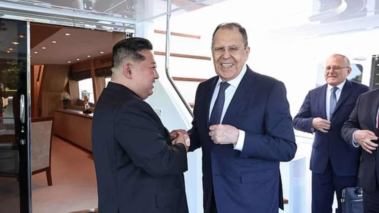 Sergei Lavrov & Kim Jong Un 