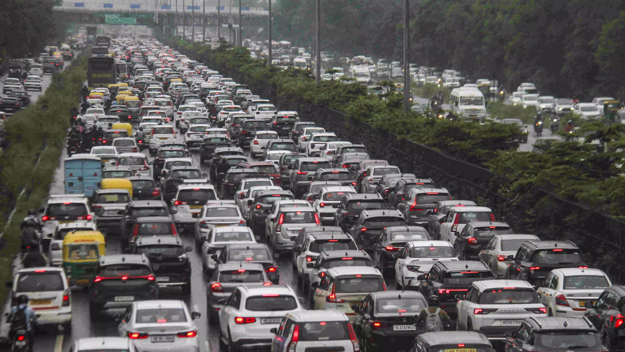 Smooth Traffic Returns on Mumbai-Ahmedabad Highway After Days of Chaos