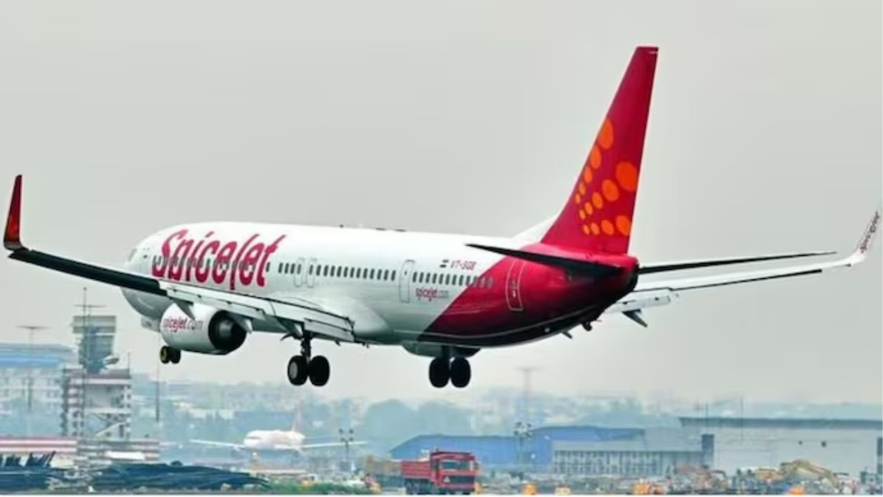 SpiceJet Delhi-Srinagar Flight Makes Emergency Landing After Cabin Pressure Alert