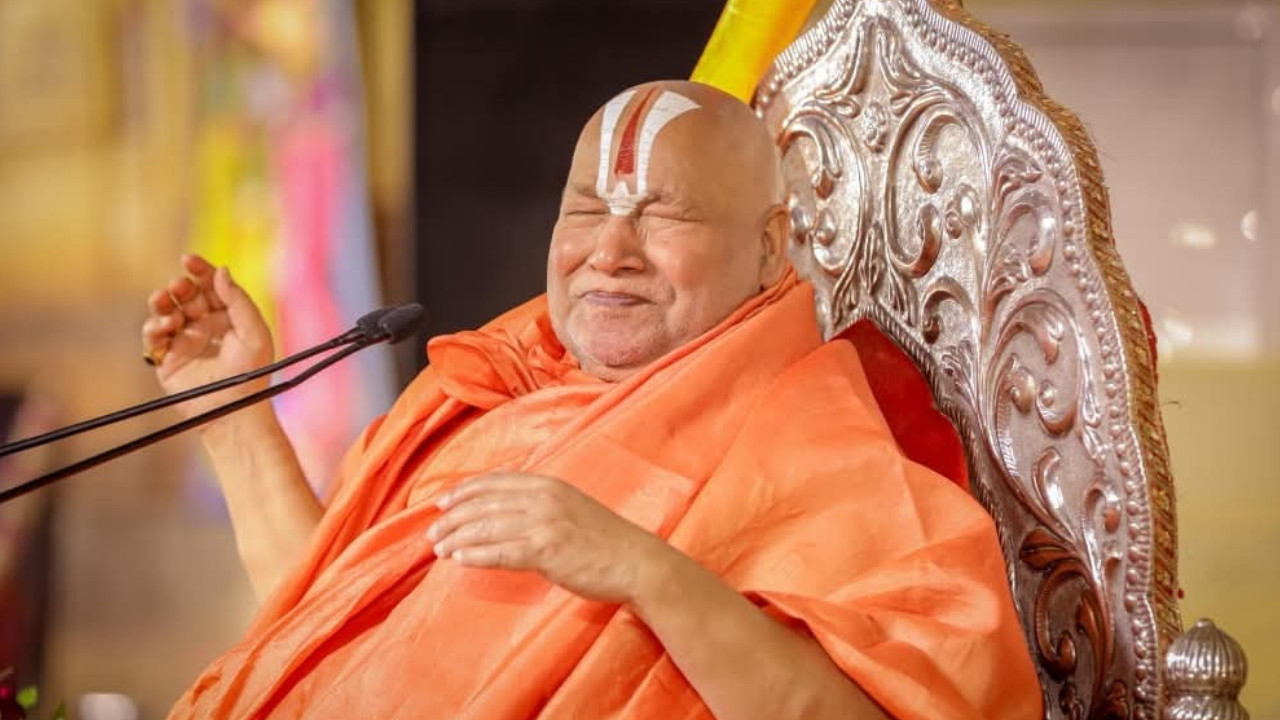 Spiritual guru slams Shah Rukh Khan after KKR secures Mustafizur for IPL 2026