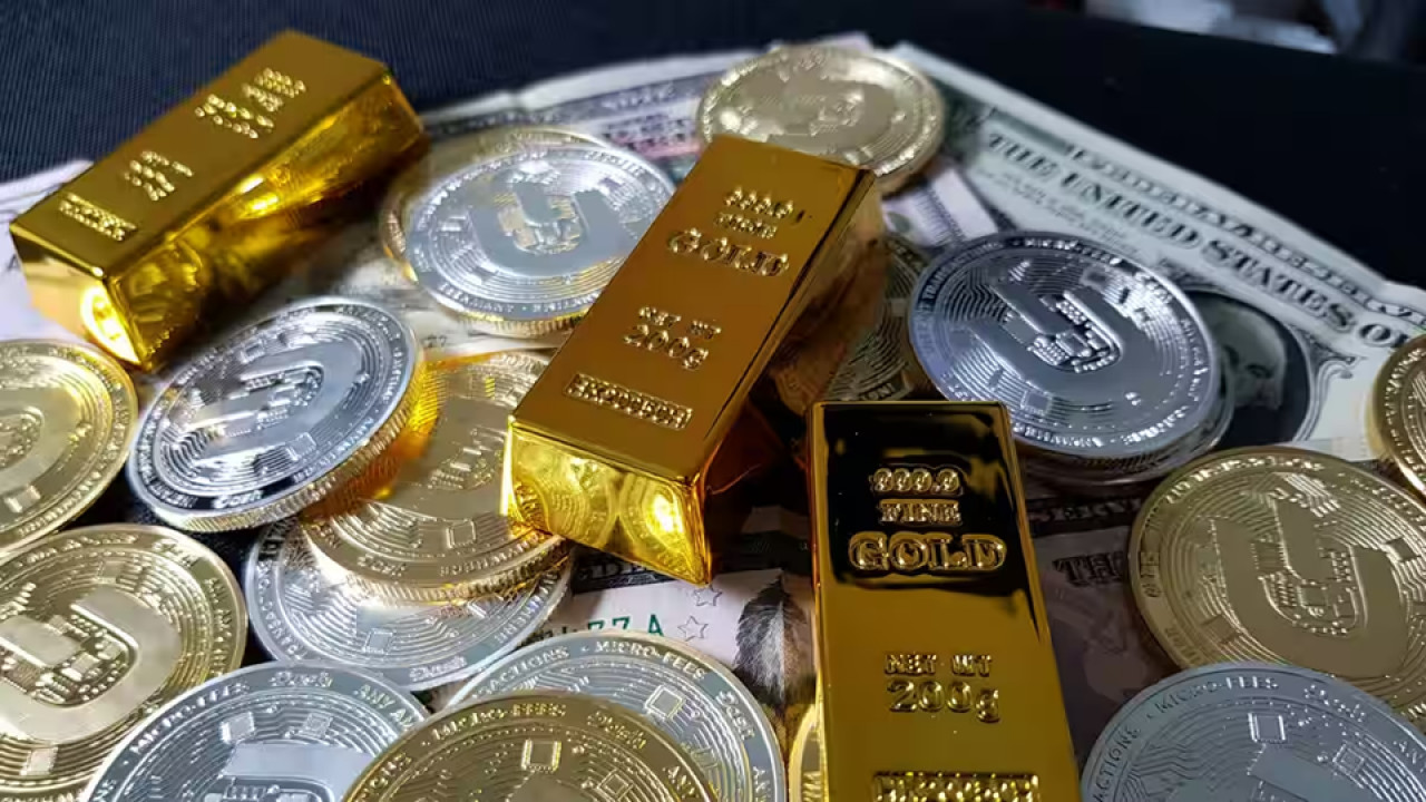 Gold And Silver Prices Dip Slightly, Investors Keep Close Watch