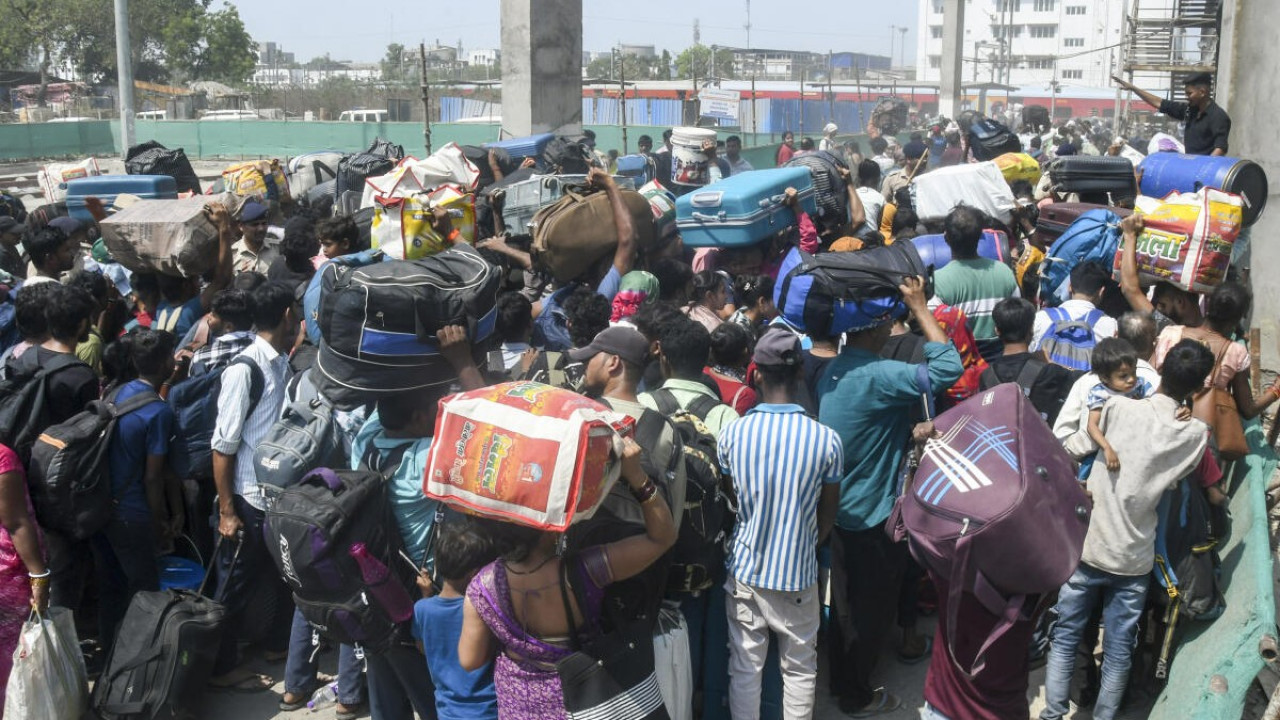 Thousands of Migrant Workers Return to Bengal to Cast Their Votes
