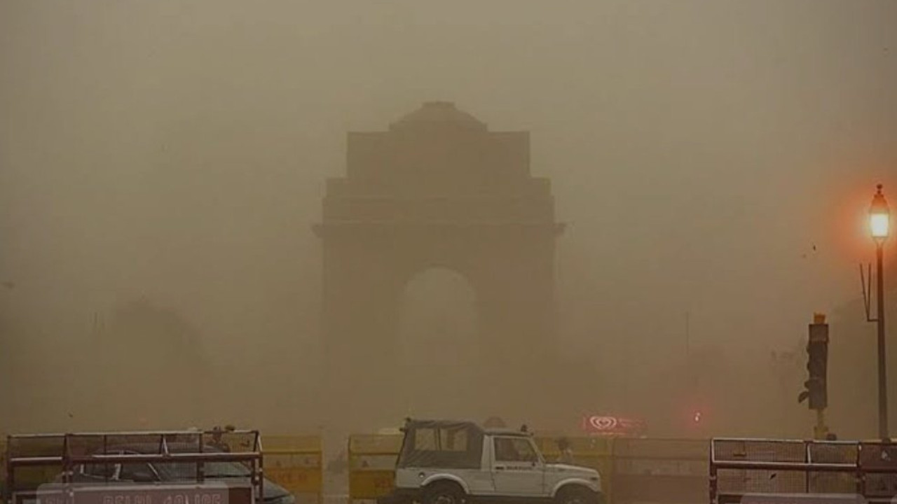 Weather Changes in Delhi-NCR; Dust Storms in Several Areas, Yellow Alert Issued
