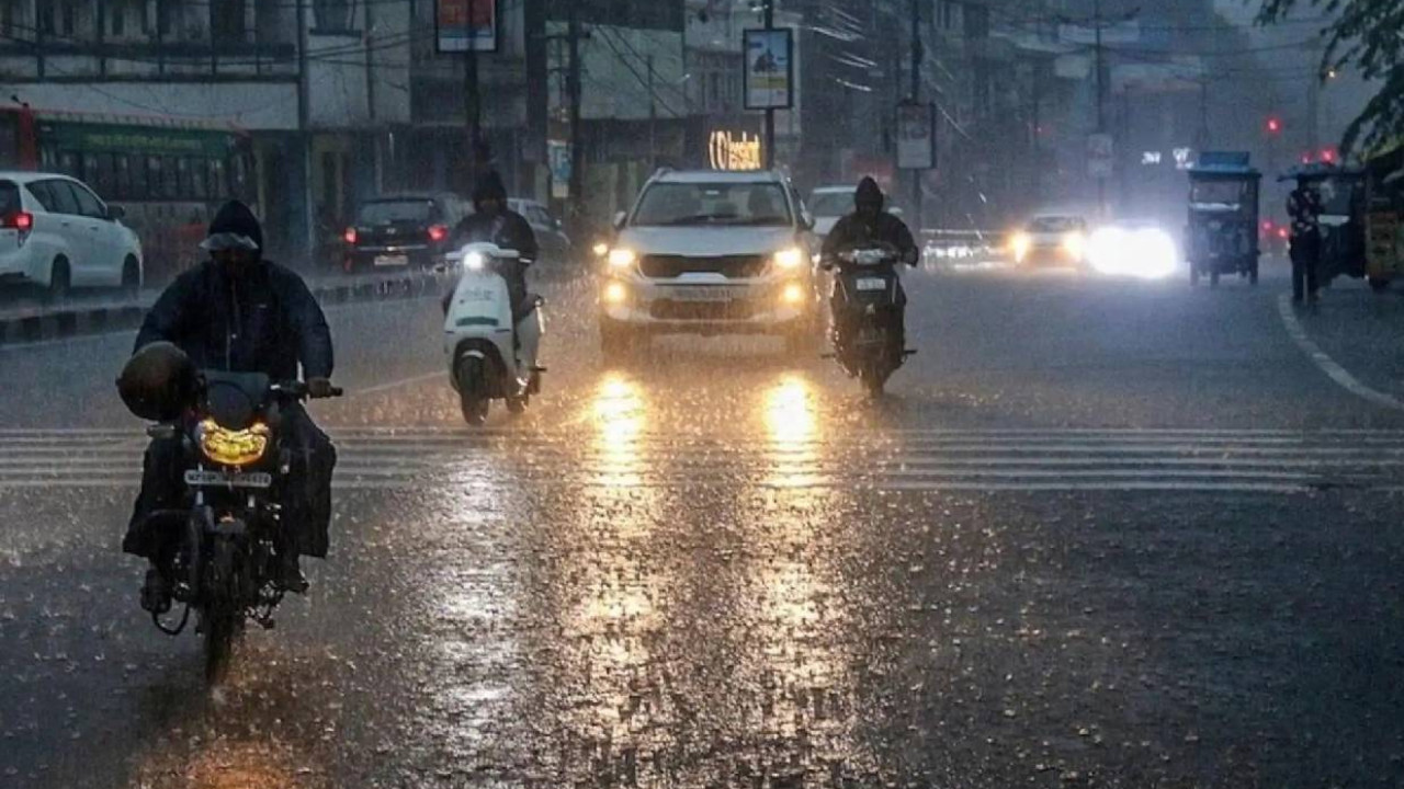 Weather Forecast: Heavy Rain, Thunderstorms predicted for Tuesday
