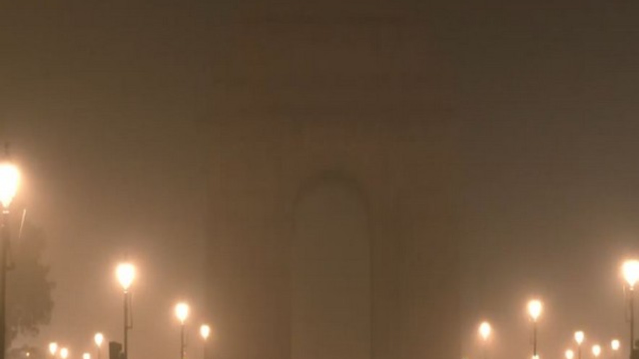 Weather Report: Delhi battling severe cold wave, IMD predicts harsh winter days ahead 