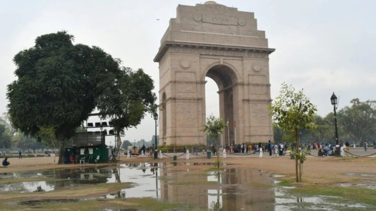 Weather Report: Rail, hailstorm lash Delhi-NCR, temperature drops several notches