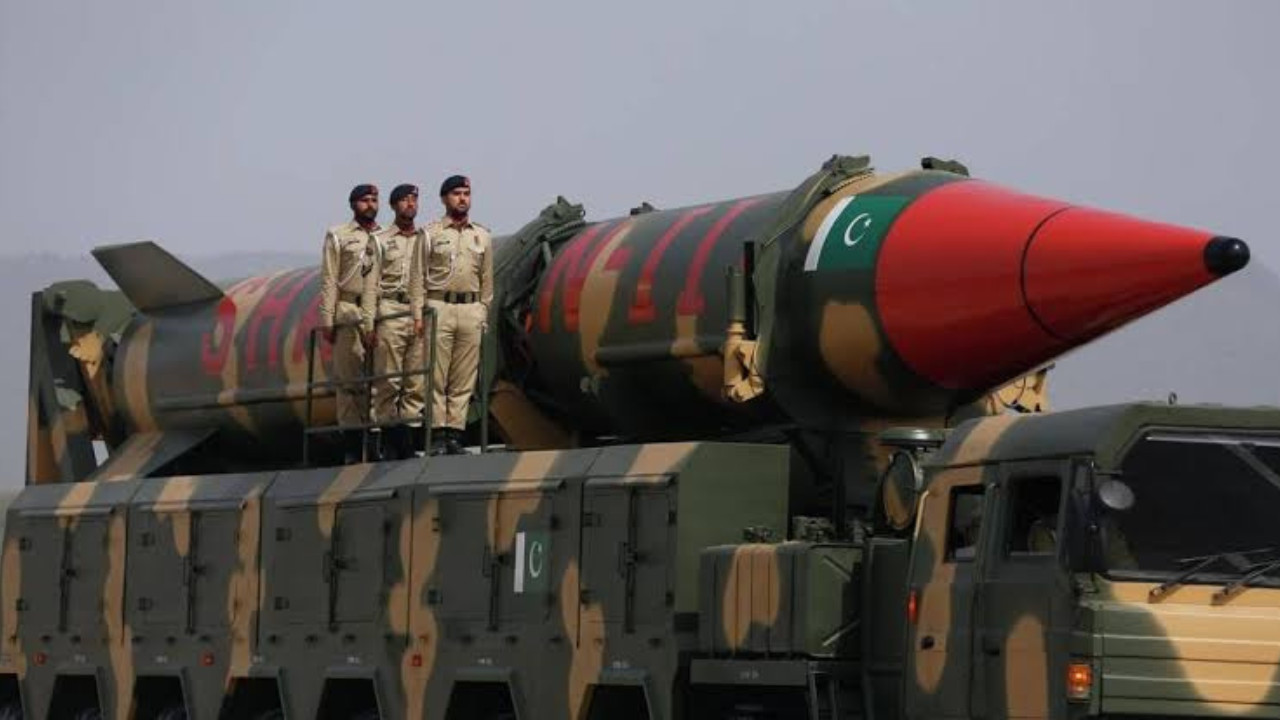 Which missile is Pakistan developing that left the United States scared and worried?
