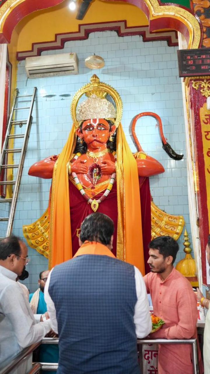 A spiritual start before taking charge