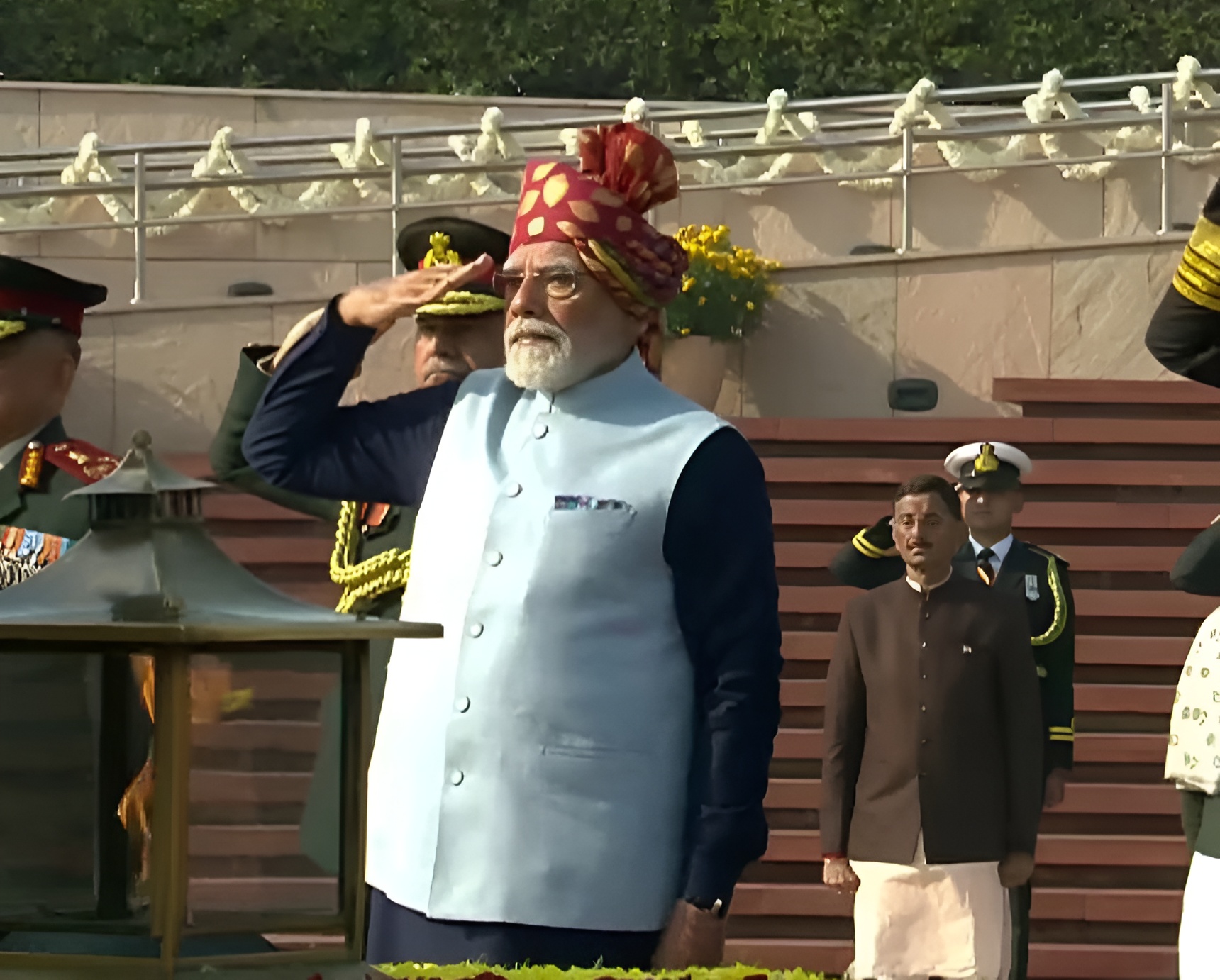 turban featured a mix of vibrant colours arranged in a traditional Rajasthani print